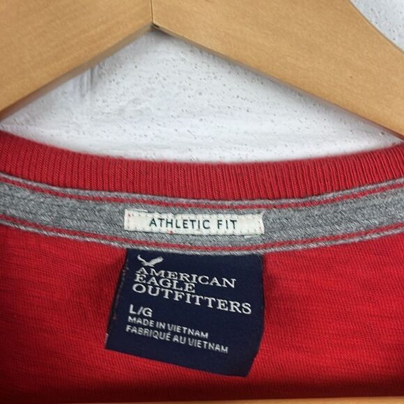 American Eagle men’s Y2K retro patch graphic red short sleeve tee - Picture 2 of 5